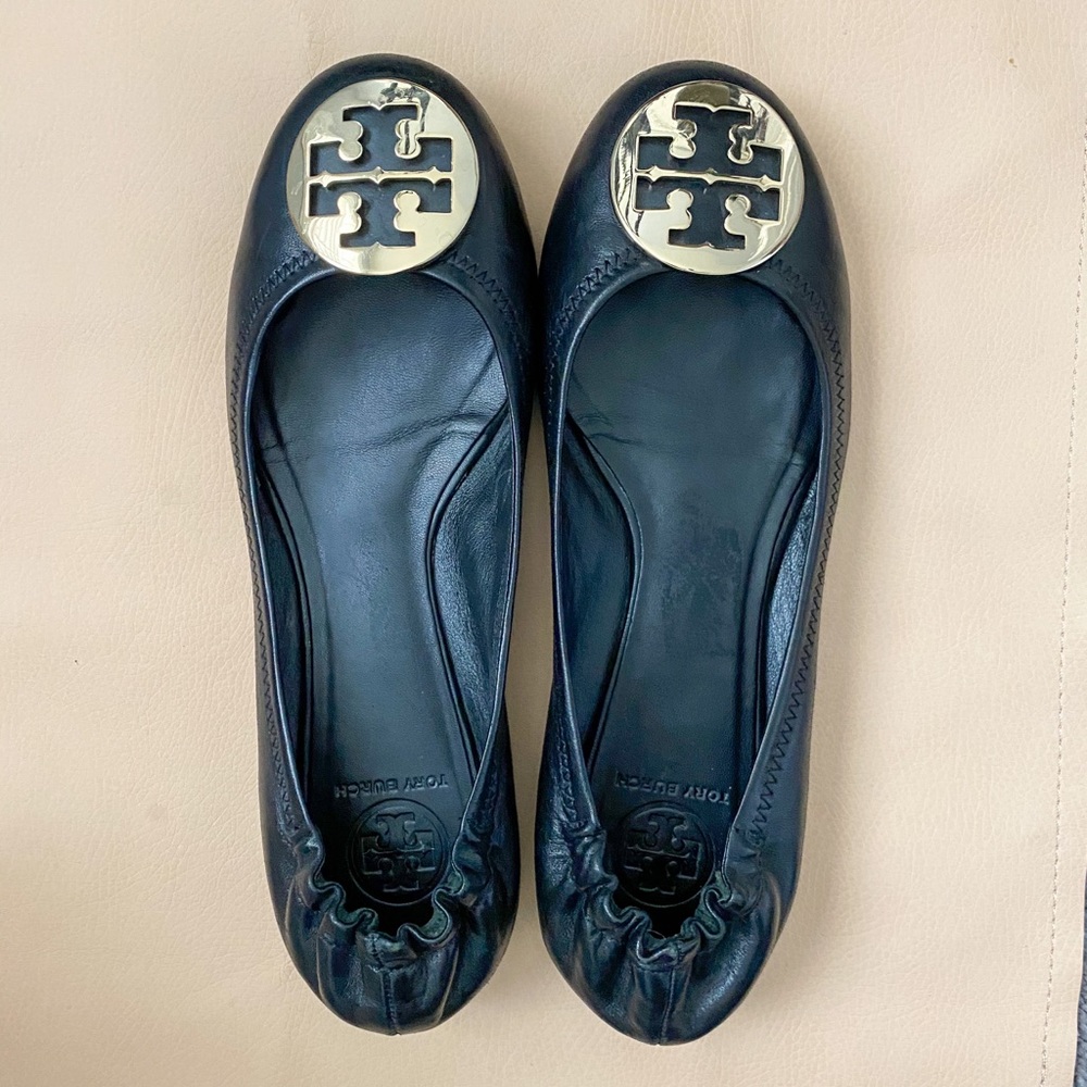 Tory Burch Black Leather Reva Flats - Size…